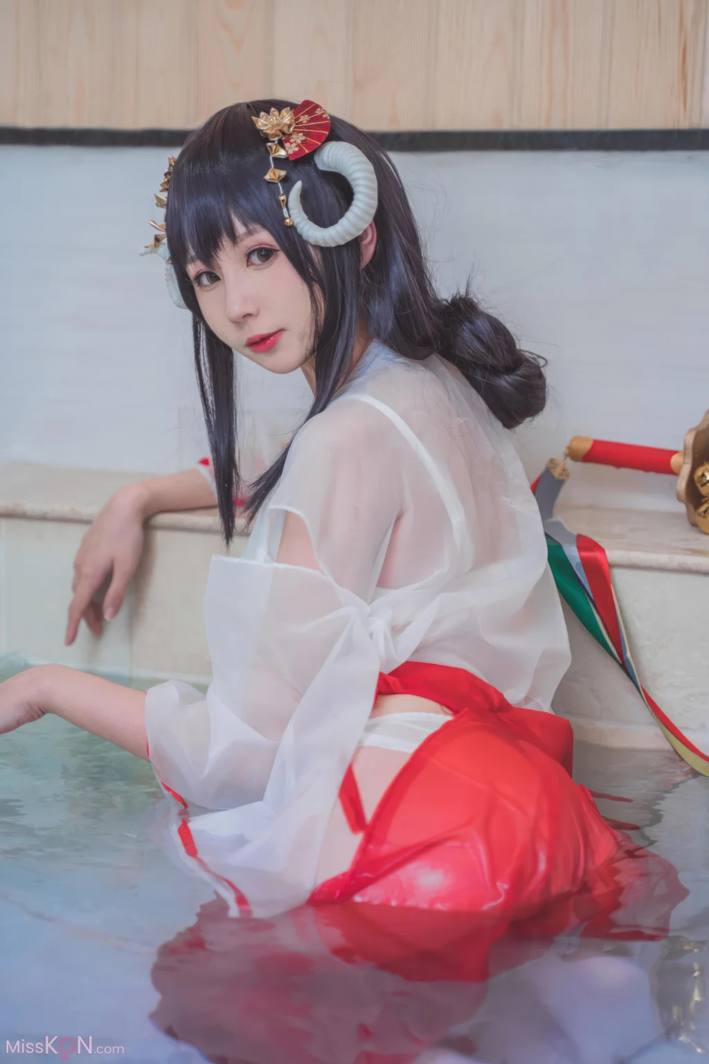Coser@西园寺南歌: 透明巫女 (30 photos)