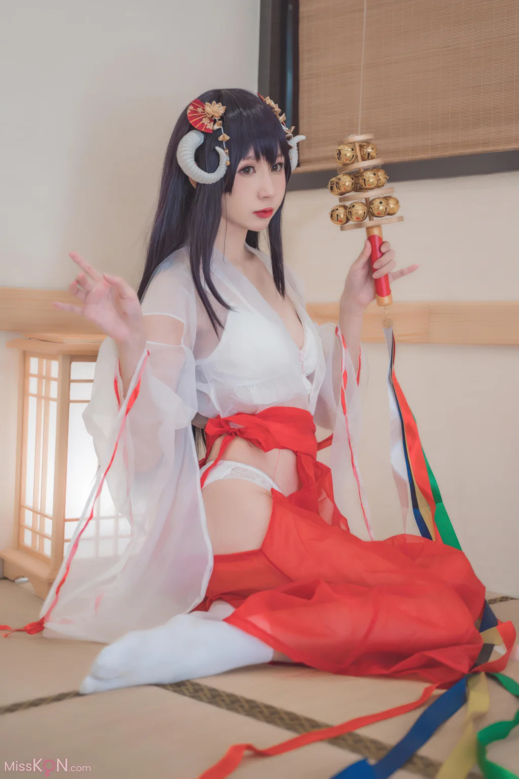 Coser@西园寺南歌: 透明巫女 (30 photos)