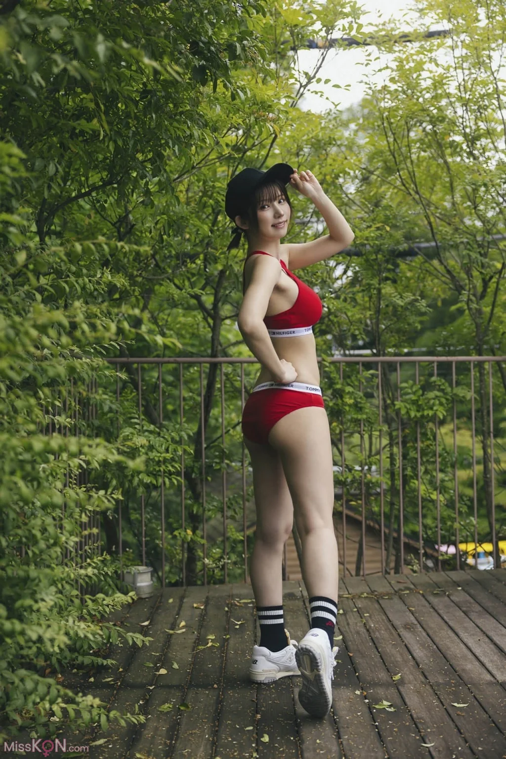 [JP] Enako (えなこ): ヤングガンガンデジタル限定写真集「おとなmode」 (59 photos) – Page 2
