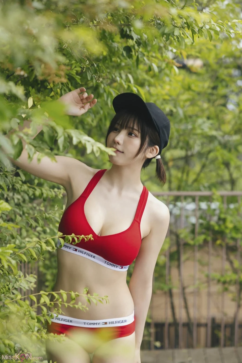 [JP] Enako (えなこ): ヤングガンガンデジタル限定写真集「おとなmode」 (59 photos) – Page 2