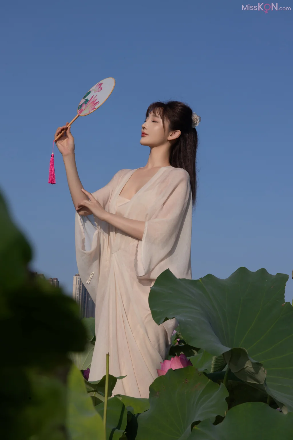 [内购无水印] Lu Xuan Xuan (陆萱萱): 秀人网模特 荷花 (91 photos)