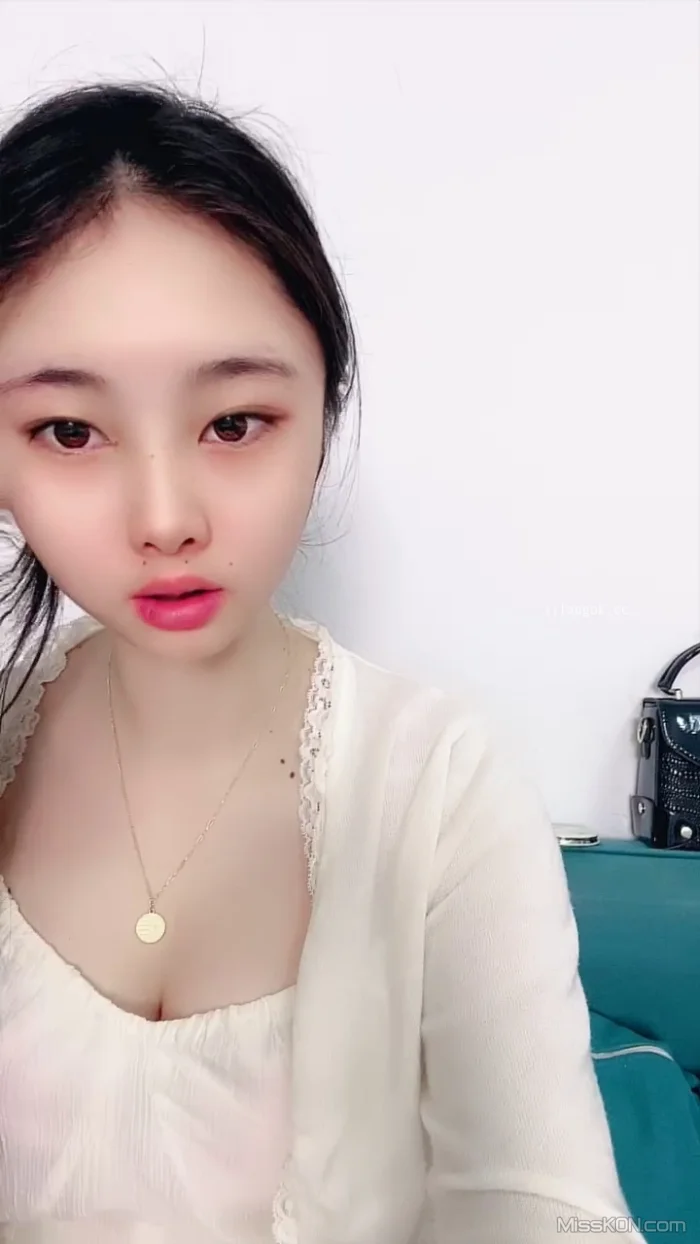 秦瑶: 皮肤很白的学生妹大秀 这种的才是极品 (27 photos + 5 videos) – Page 2