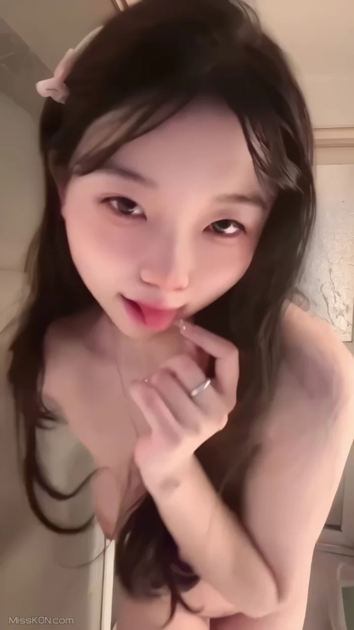 牛油果: 可爱肉感小美女裸舞 全尺度视频合集 (41 photos + 23 videos)