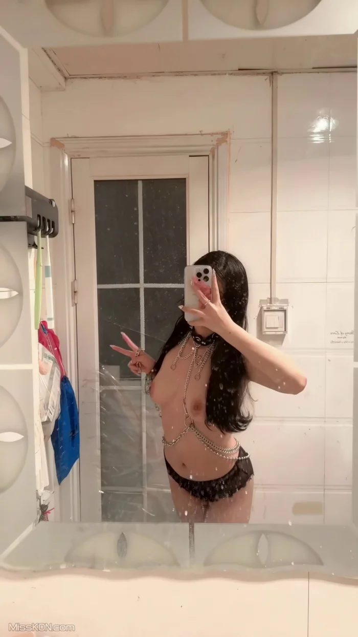 牛油果: 可爱肉感小美女裸舞 全尺度视频合集 (41 photos + 23 videos)