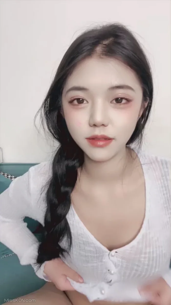 甜秘密: 粉嫩美乳学妹收费房 应榜一大哥狂插喷水 (30 photos + 3 videos)
