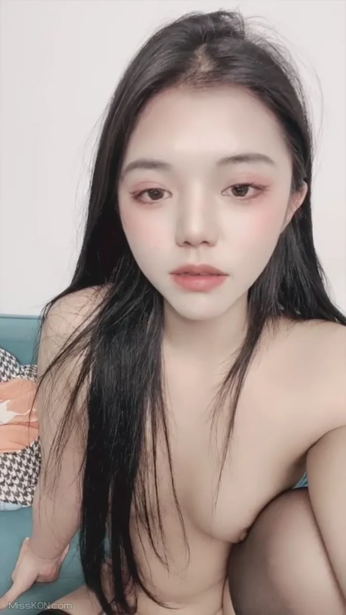 甜秘密: 粉嫩美乳学妹收费房 应榜一大哥狂插喷水 (30 photos + 3 videos) – Page 2