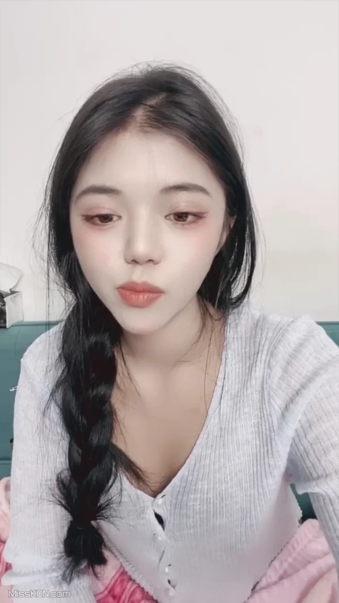 甜秘密: 粉嫩美乳学妹收费房 应榜一大哥狂插喷水 (30 photos + 3 videos) – Page 2