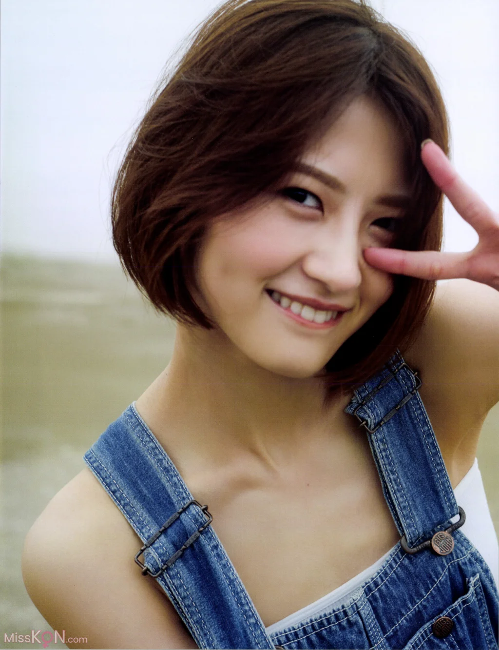 [JP] Yumi Wakatsuki (若月佑美): 写真集 アンド チョコレート (132 photos)