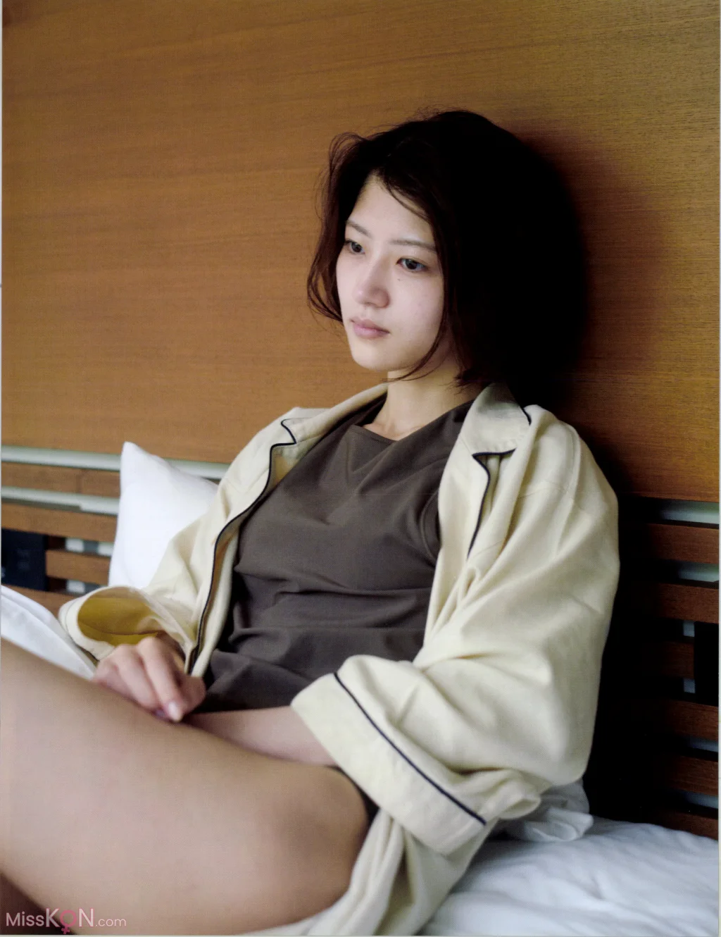 [JP] Yumi Wakatsuki (若月佑美): 写真集 アンド チョコレート (132 photos) – Page 2