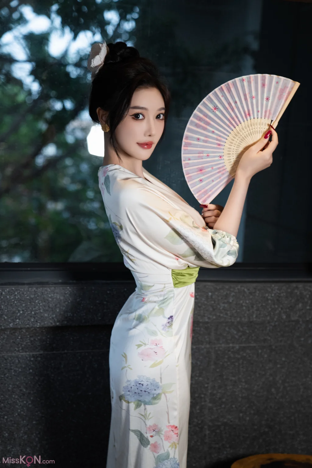 [内购无水印] Yang Chen Chen (杨晨晨Yome): 秀人网模特 红色情趣 (110 photos)