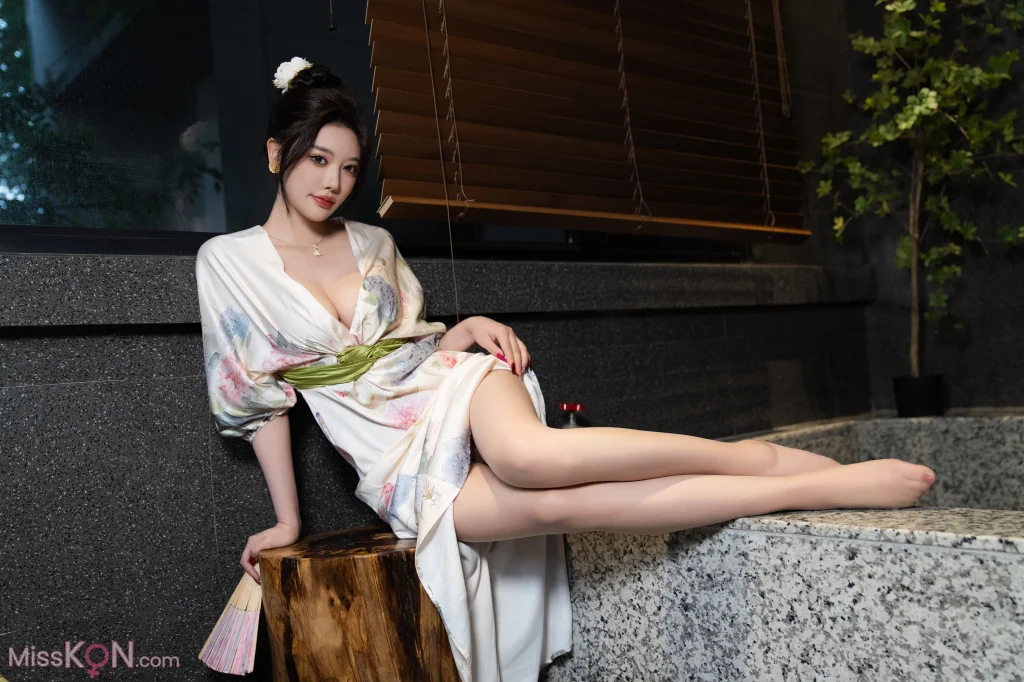 [内购无水印] Yang Chen Chen (杨晨晨Yome): 秀人网模特 红色情趣 (110 photos) – Page 2