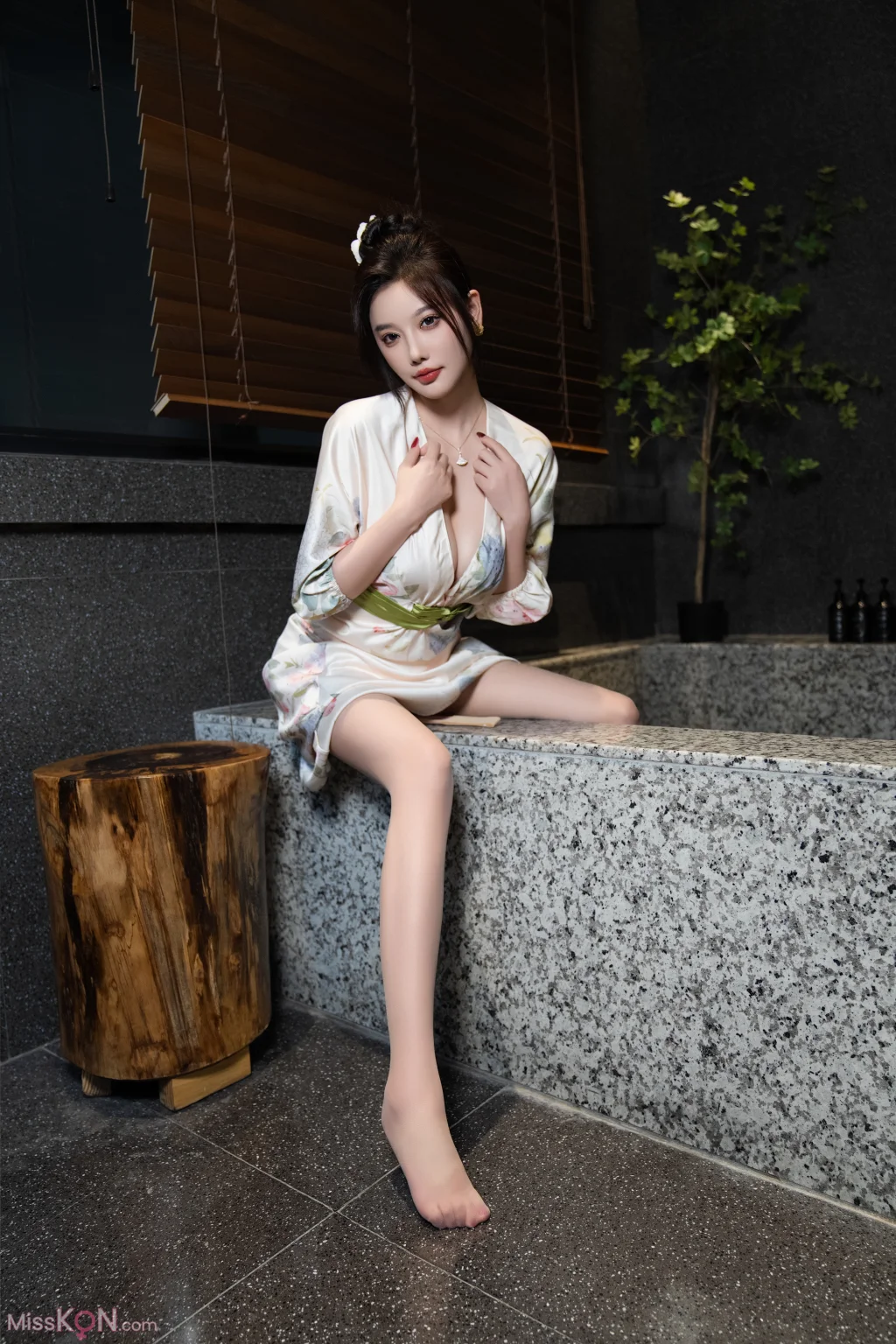 [内购无水印] Yang Chen Chen (杨晨晨Yome): 秀人网模特 红色情趣 (110 photos) – Page 2