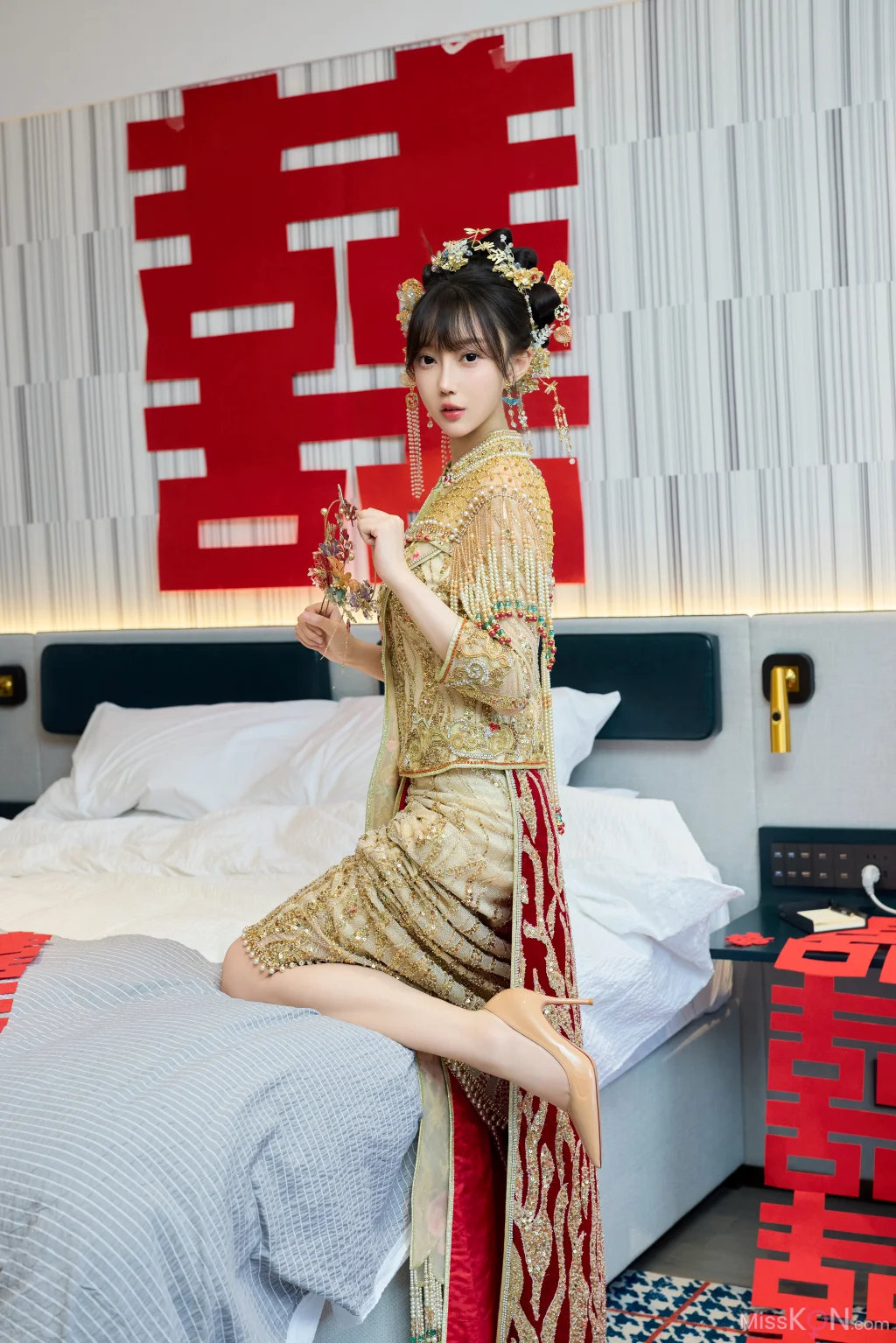 [内购无水印] 玥儿玥er: 秀人网模特 性感秀禾服 (84 photos)
