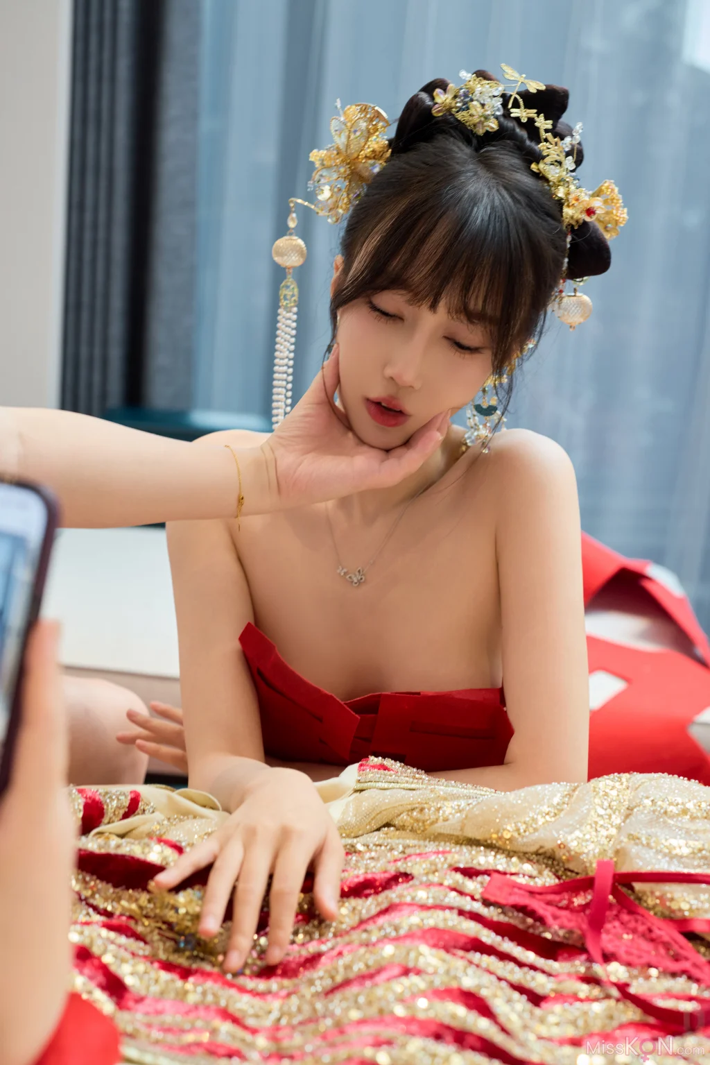 [内购无水印] 玥儿玥er: 秀人网模特 性感秀禾服 (84 photos) – Page 3