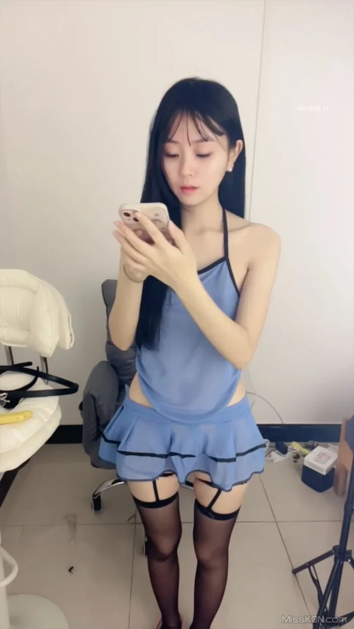 小允: 薄纱掩盖不住 曼妙的小腰扭动 全尺度三点都粉 (18 photos + 2 videos)