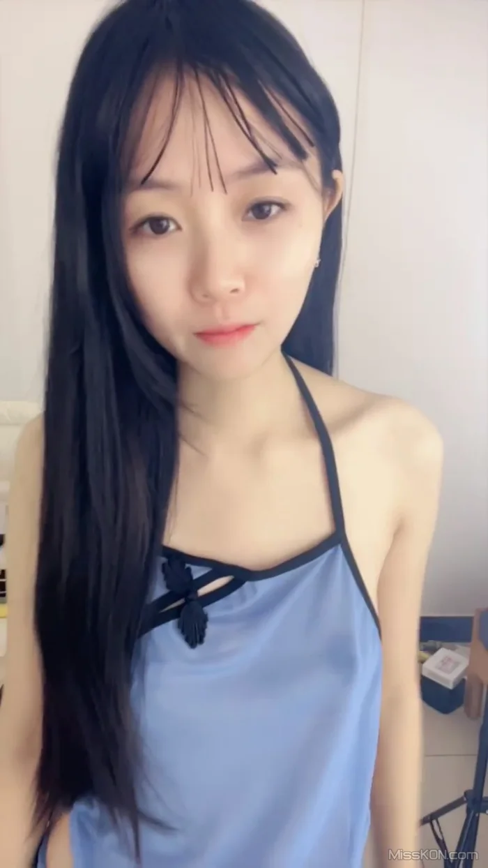 小允: 薄纱掩盖不住 曼妙的小腰扭动 全尺度三点都粉 (18 photos + 2 videos)