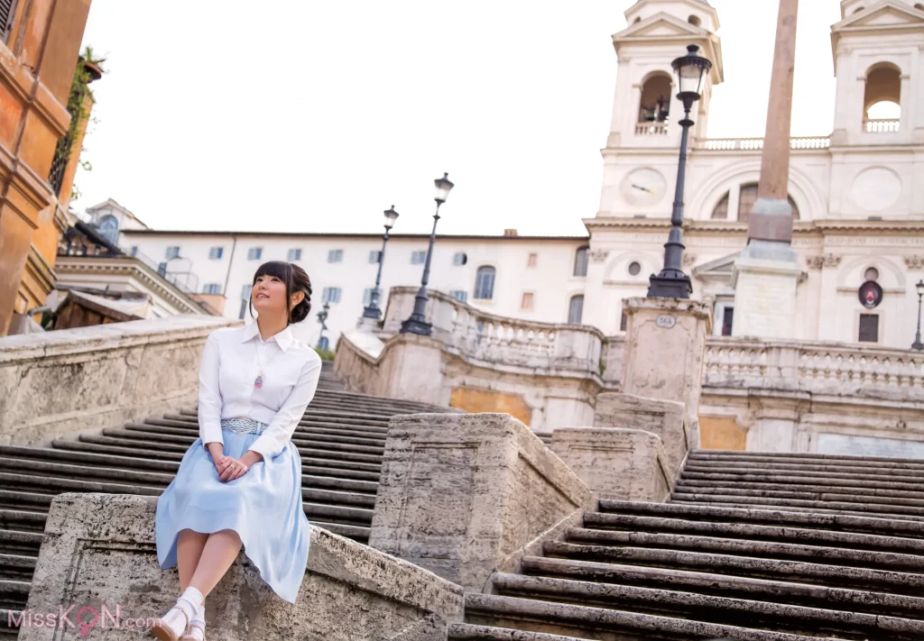 [JP] Ayana Taketatsu (竹達彩奈): 写真集 「あやちさん in ITALY」 (109 photos)