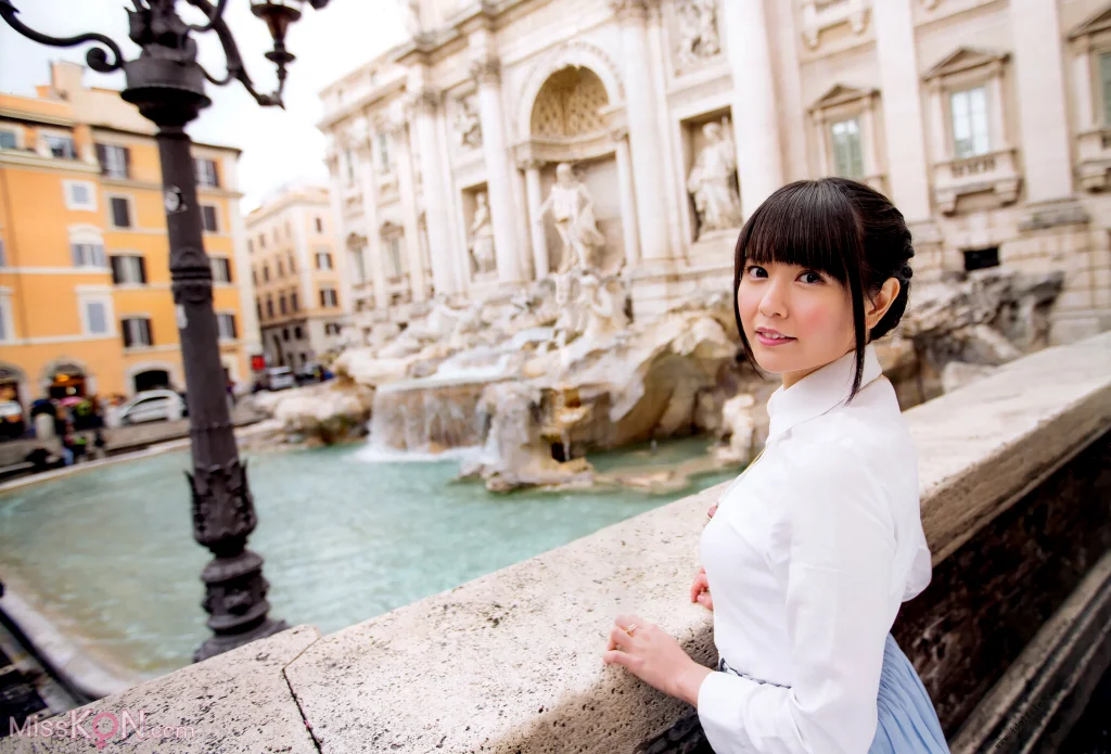 [JP] Ayana Taketatsu (竹達彩奈): 写真集 「あやちさん in ITALY」 (109 photos)