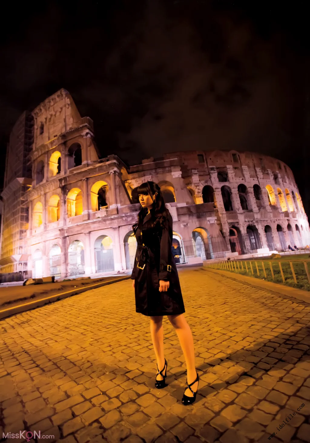 [JP] Ayana Taketatsu (竹達彩奈): 写真集 「あやちさん in ITALY」 (109 photos) – Page 2