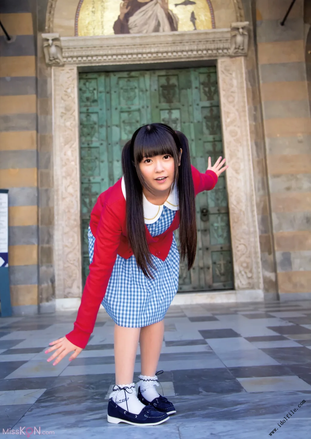 [JP] Ayana Taketatsu (竹達彩奈): 写真集 「あやちさん in ITALY」 (109 photos) – Page 2
