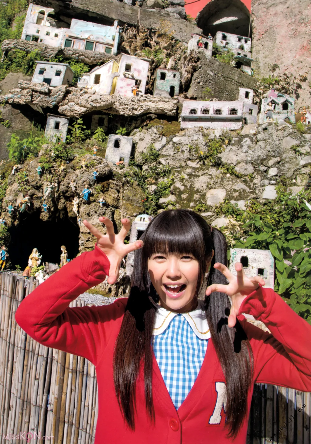 [JP] Ayana Taketatsu (竹達彩奈): 写真集 「あやちさん in ITALY」 (109 photos) – Page 2