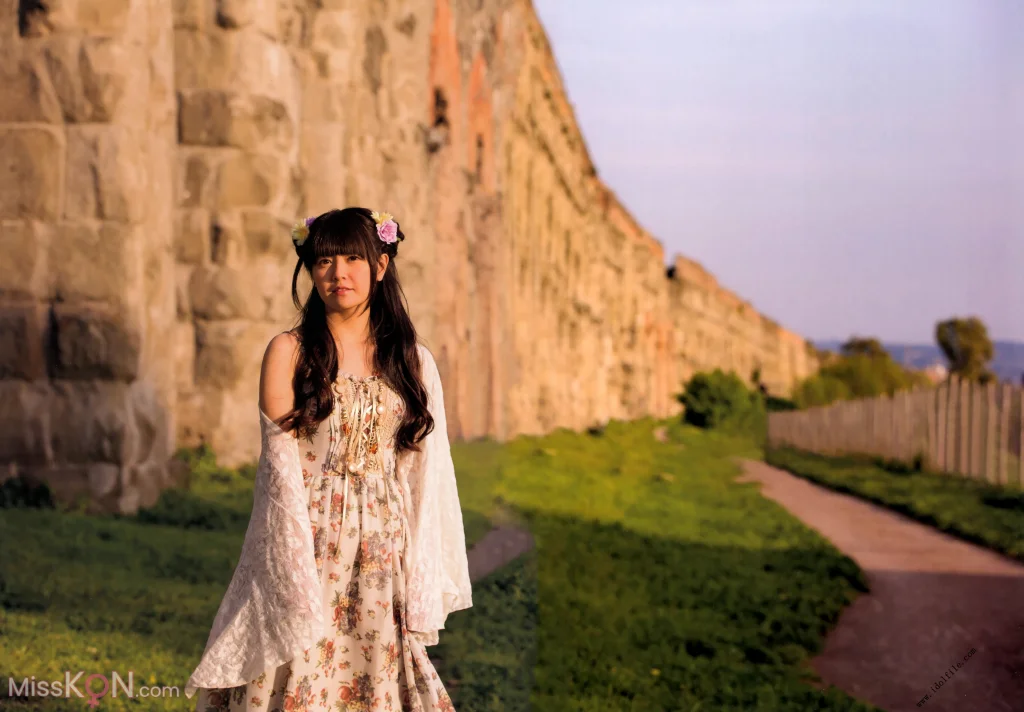 [JP] Ayana Taketatsu (竹達彩奈): 写真集 「あやちさん in ITALY」 (109 photos) – Page 2