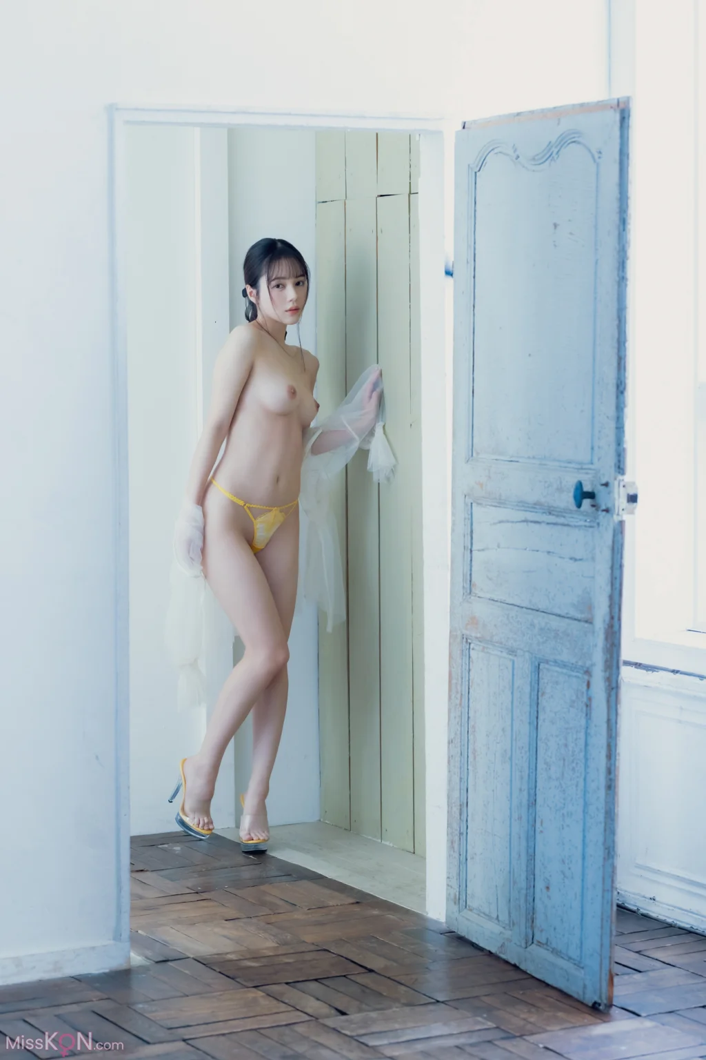 [JP] Suzumori Remu (涼森れむ): FRIDAYデジタル写真集 White Sun (68 photos)