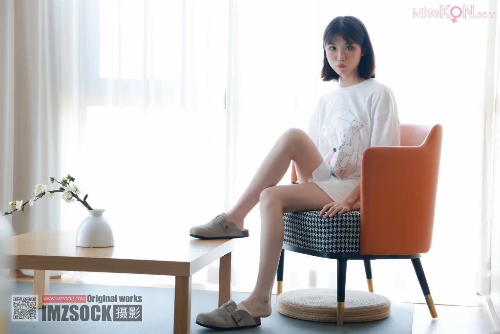 [MZSOCK爱美足] No.346: 秋秋 (110 photos + 1 video)