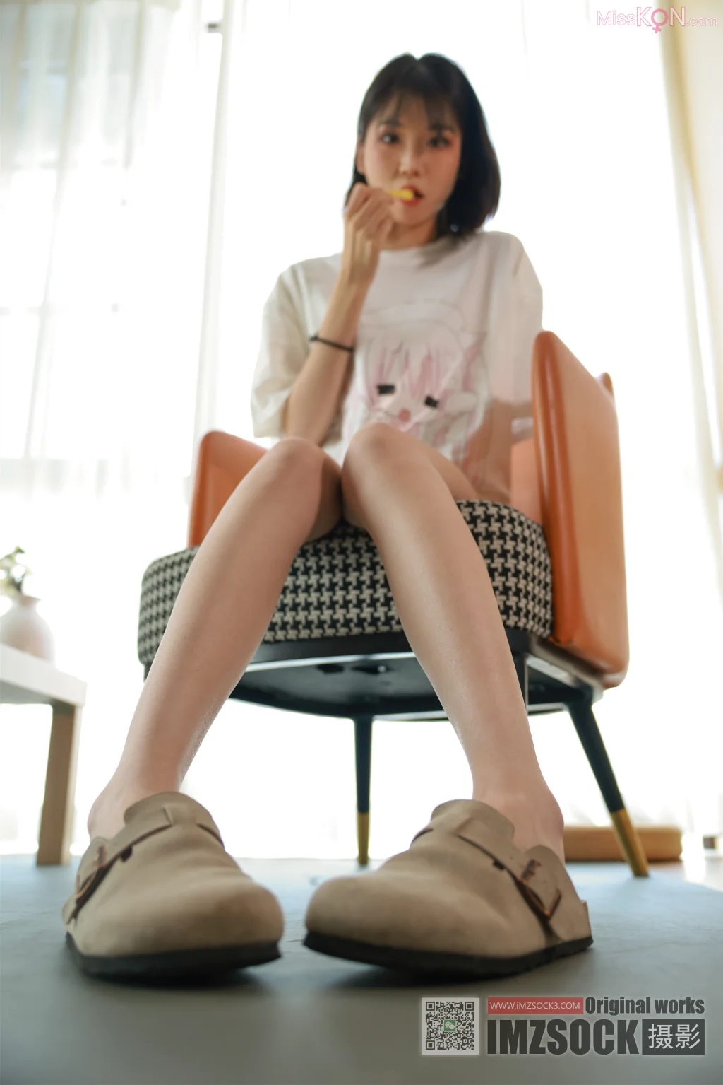 [MZSOCK爱美足] No.346: 秋秋 (110 photos + 1 video)