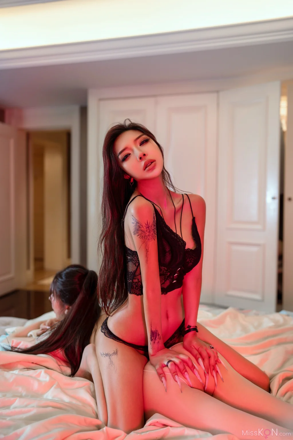 [内购无水印] Li Li Sha (李丽莎): 秀人网模特 双人缠绵 (90 photos) – Page 3