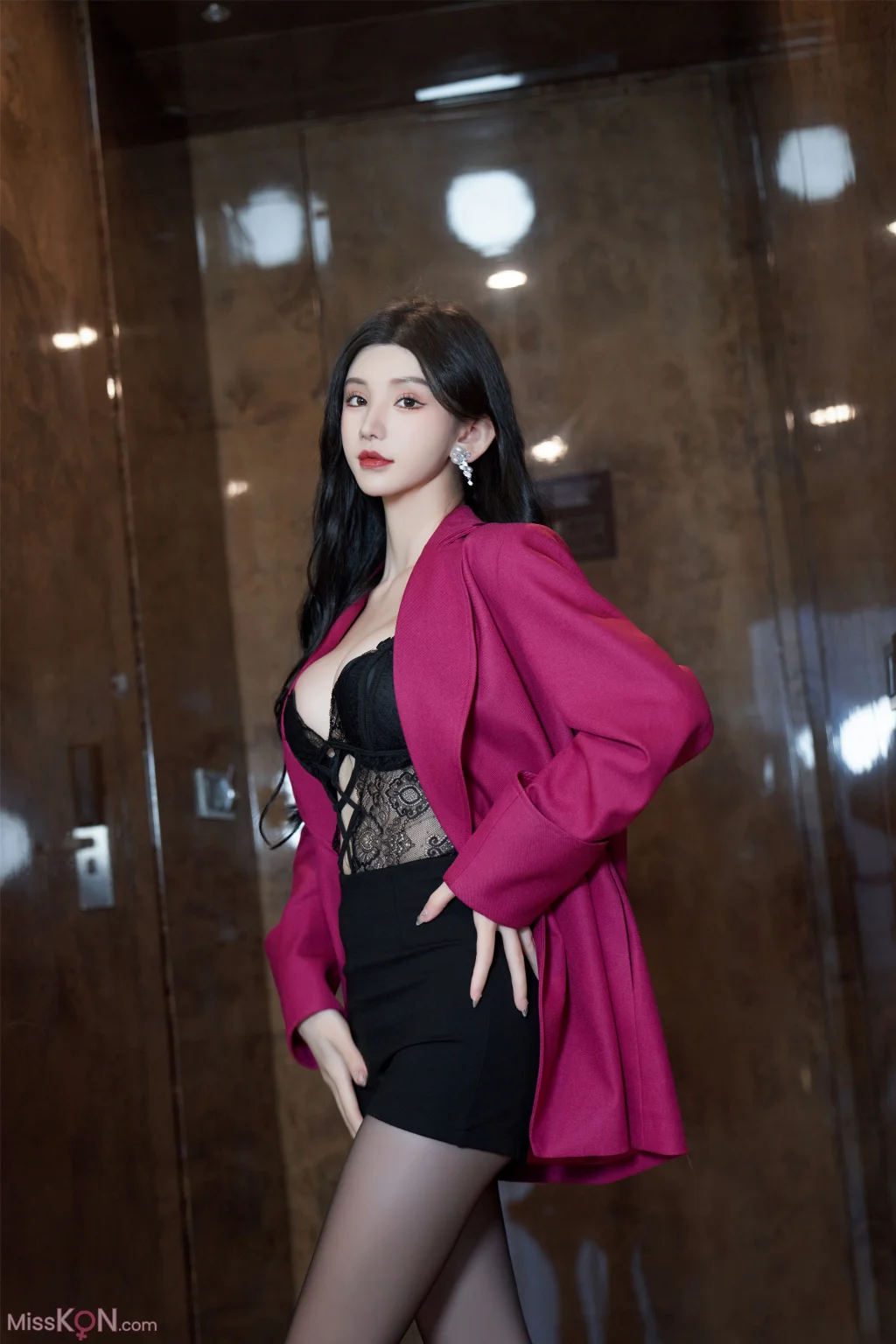 [内购无水印] Zhou Yuxi (周于希): 秀人网模特 蕾丝黑丝直播 (109 photos)