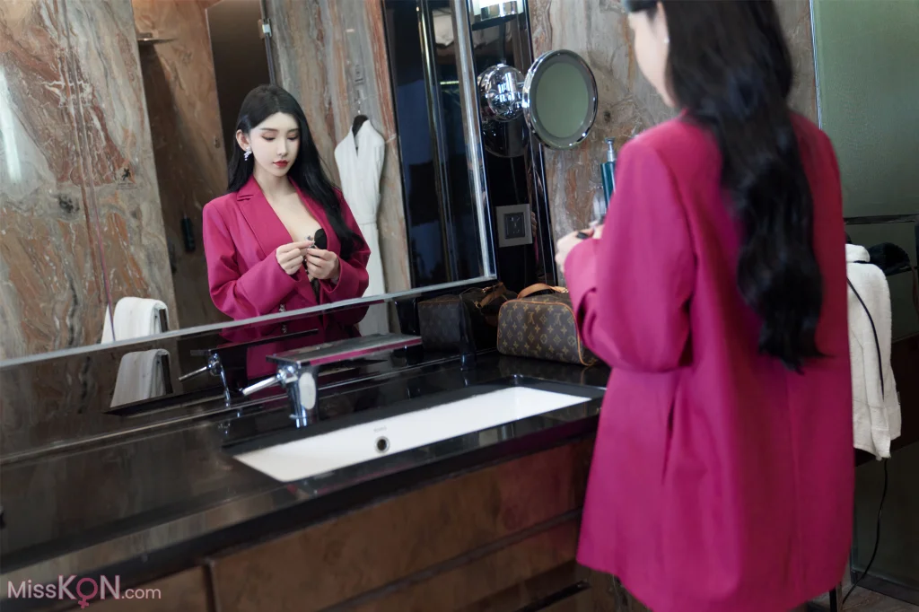 [内购无水印] Zhou Yuxi (周于希): 秀人网模特 蕾丝黑丝直播 (109 photos)