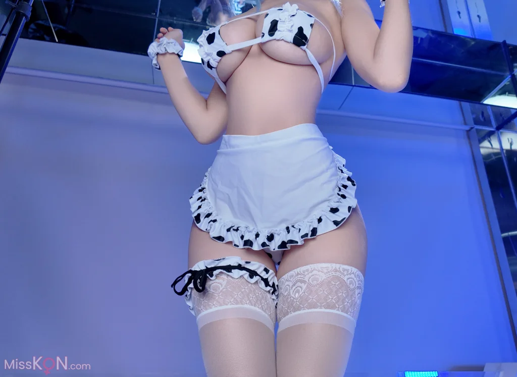 Coser@小仓千代w: 蔚蓝档案 天雨亚子 奶牛比基尼 (33 photos)