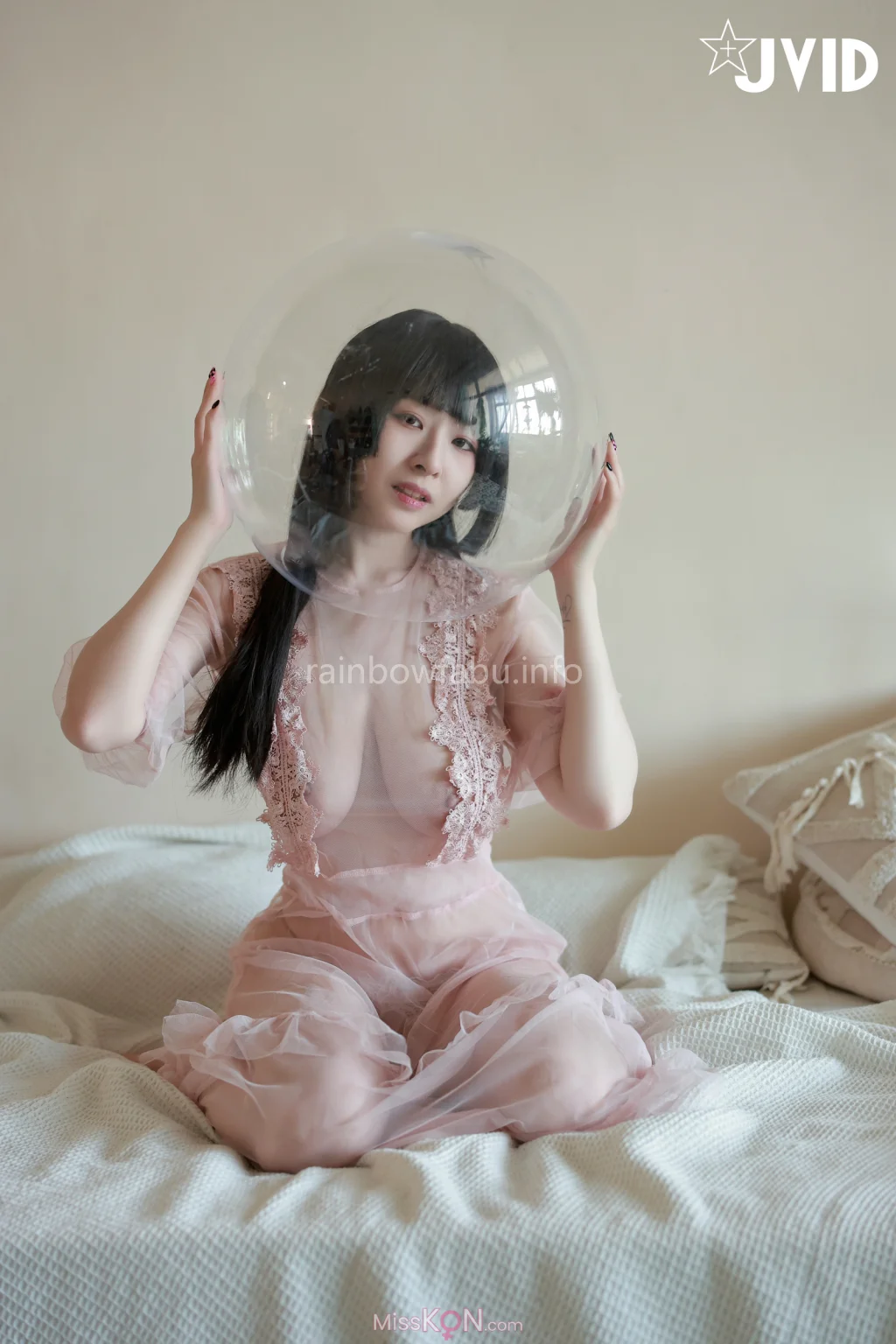 [JVID] 黎菲兒: 菲兒在花叢中蹦出誘人巨乳彈出渾圓翹臀。極限邊緣的挑逗 (149 photos) – Page 2