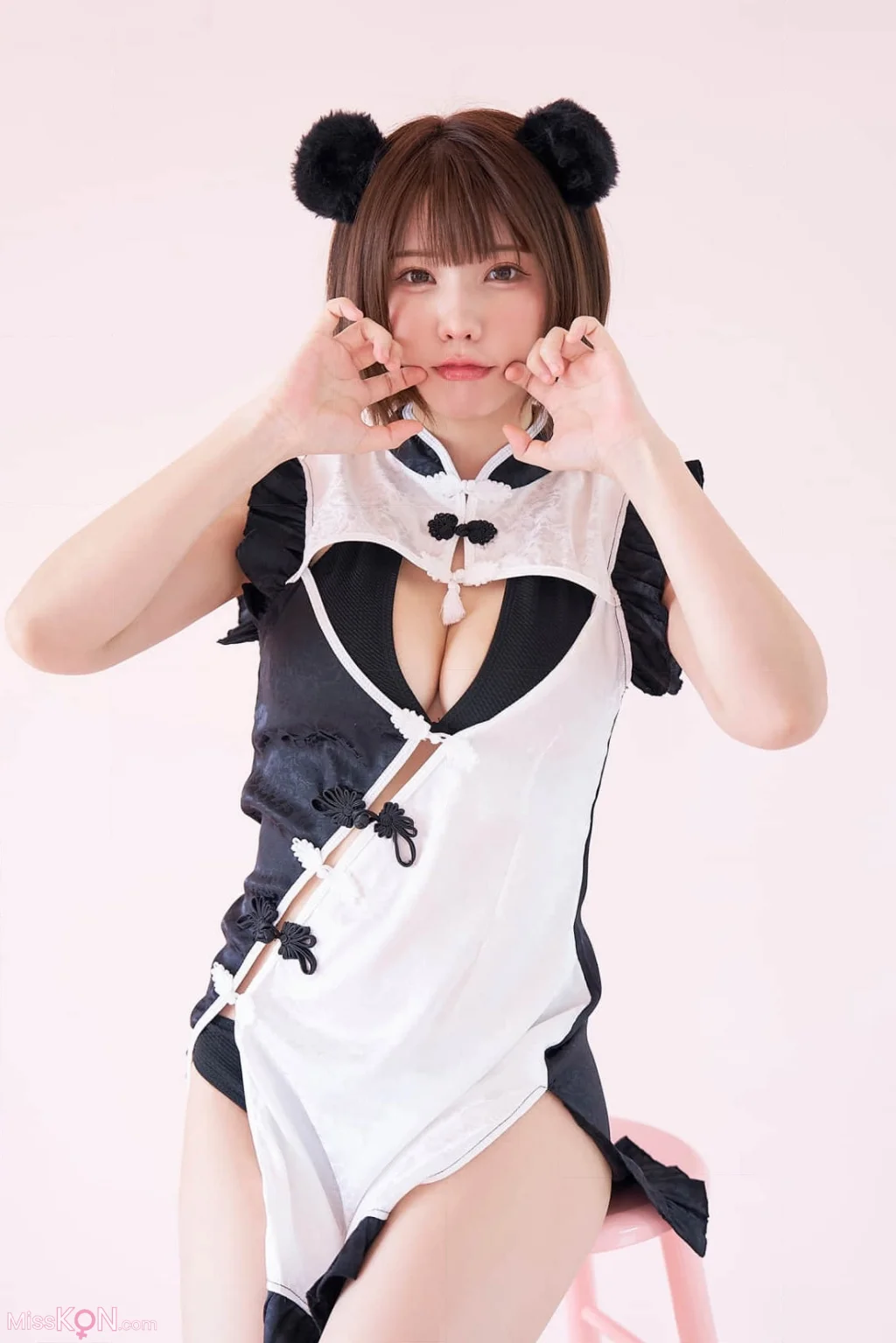 [JP] Enako (えなこ): 漫画アクションデジタル写真集 「清く、熱く。」 (52 photos) – Page 3