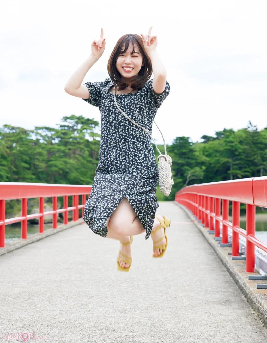 [JP] Sayuri Date (伊達さゆり): 1st写真集 あしあと (121 photos) – Page 2
