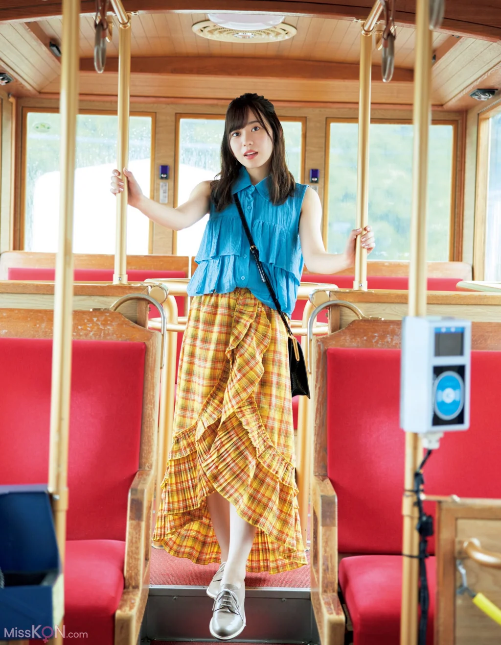 [JP] Sayuri Date (伊達さゆり): 1st写真集 あしあと (121 photos) – Page 2