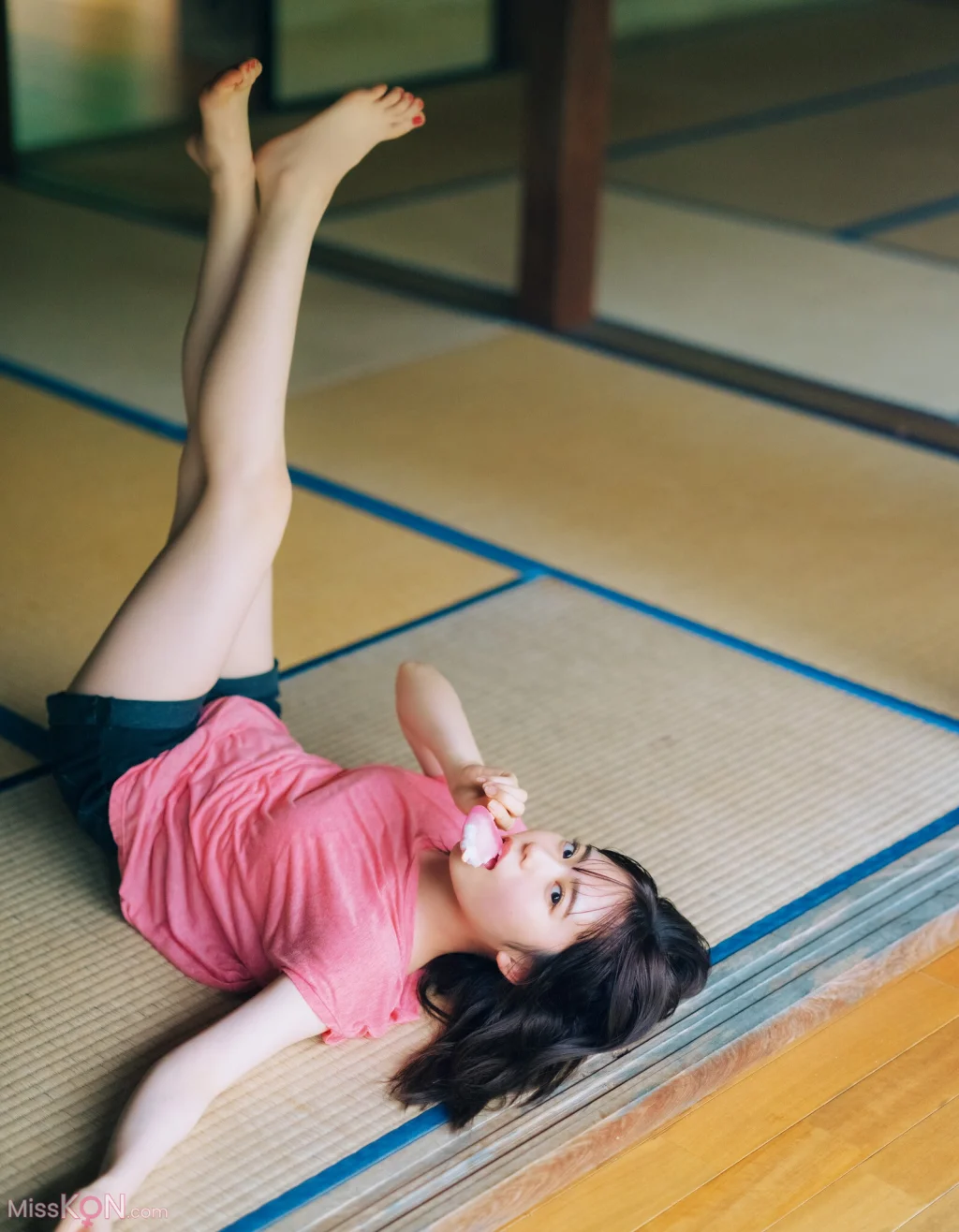 [JP] Sayuri Date (伊達さゆり): 1st写真集 あしあと (121 photos) – Page 3
