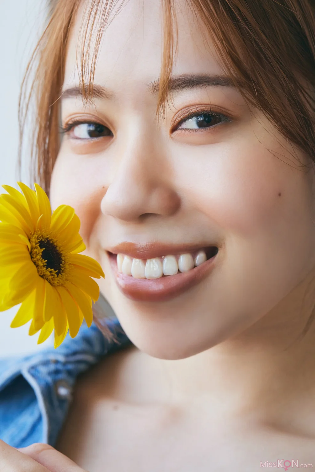 [JP] Sayuri Date (伊達さゆり): WHITE graph デジタル写真集 (64 photos) – Page 2