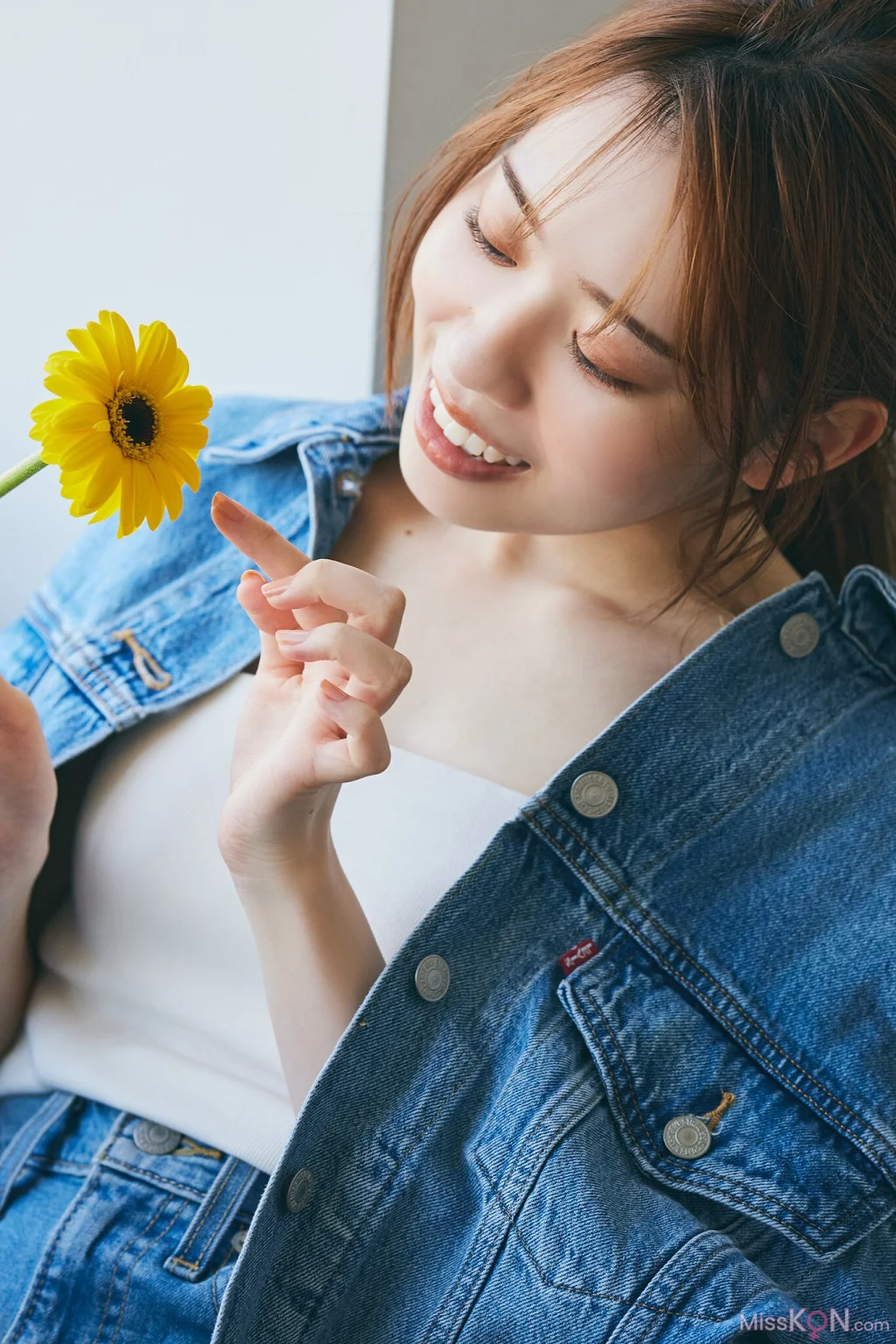 [JP] Sayuri Date (伊達さゆり): WHITE graph デジタル写真集 (64 photos) – Page 2