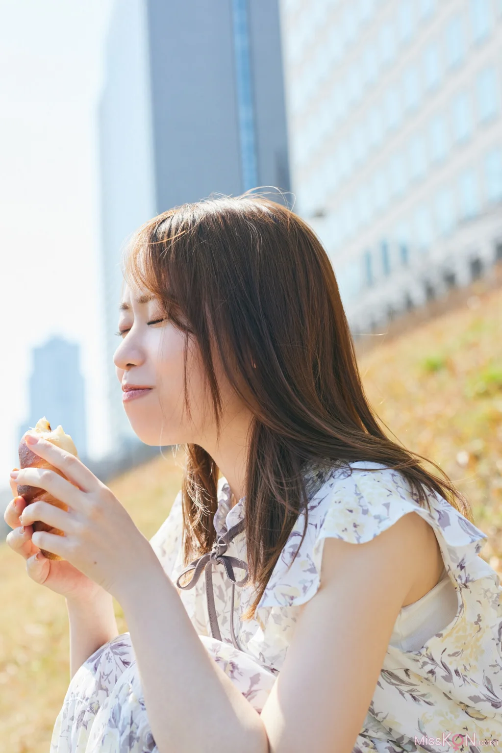 [JP] Sayuri Date (伊達さゆり): WHITE graph デジタル写真集 (64 photos) – Page 3