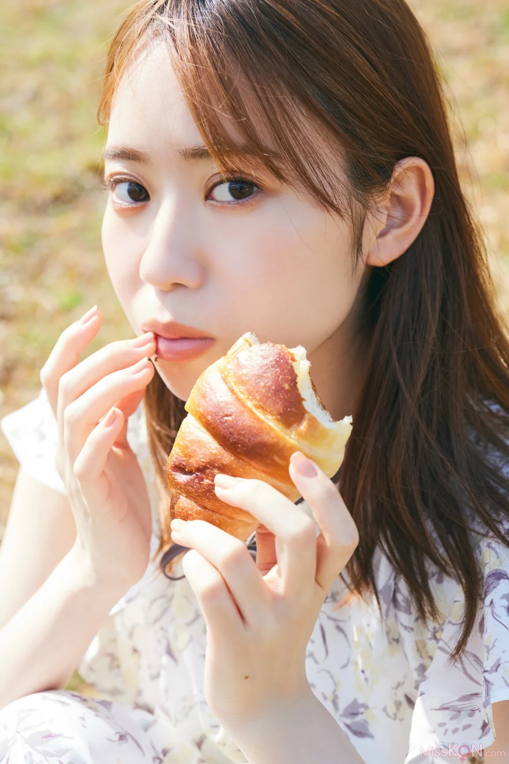 [JP] Sayuri Date (伊達さゆり): WHITE graph デジタル写真集 (64 photos) – Page 3