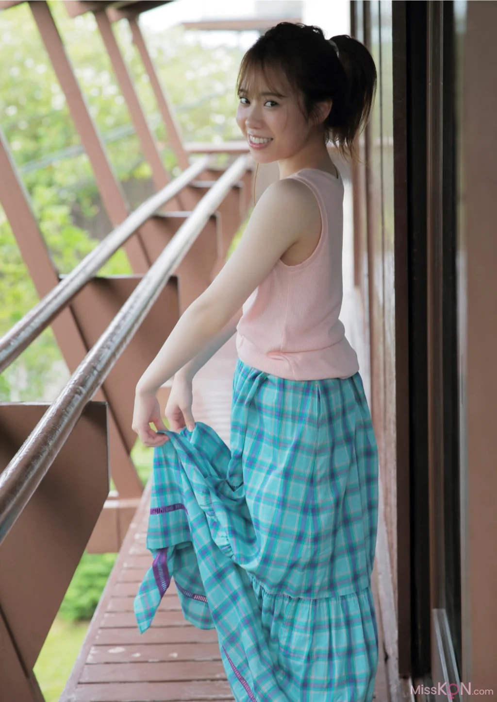 [JP] Sayuri Date (伊達さゆり): 写真集 「Sparkling Smile」 (47 photos) – Page 2