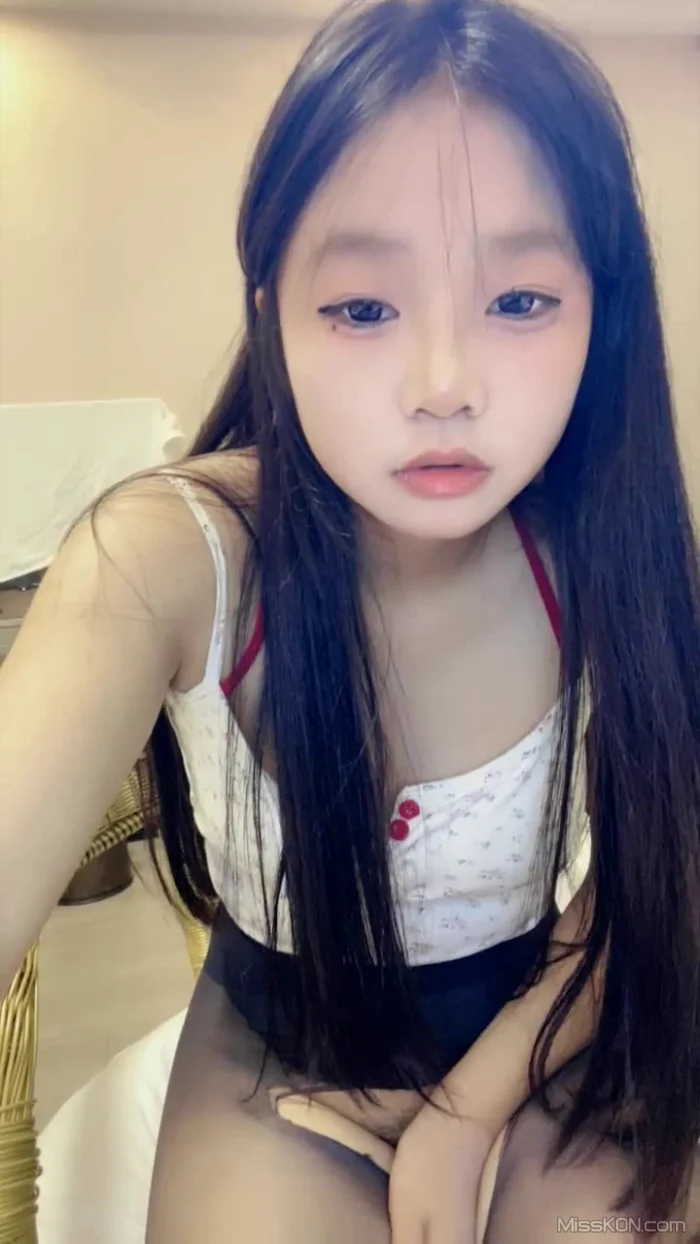 可可西西: 纯欲系少女 12.2-12.5收费大秀 (47 photos + 6 videos) – Page 2