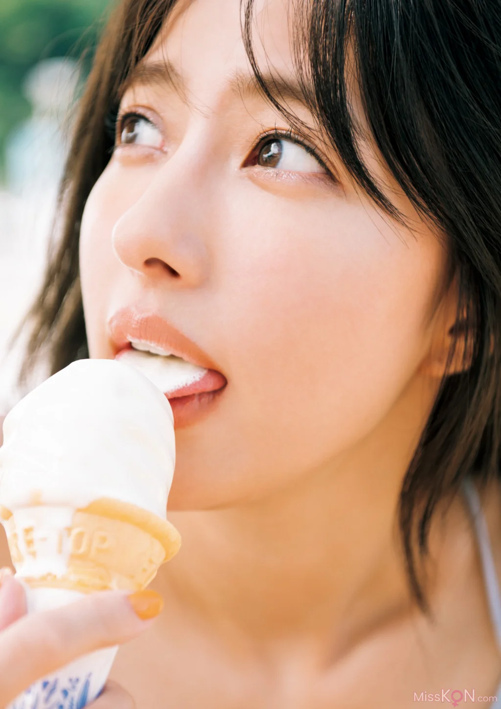 [JP] Chiemi Aikō (愛甲千笑美):【電子特典付き】1st写真集 会いたくなった？ (150 photos)
