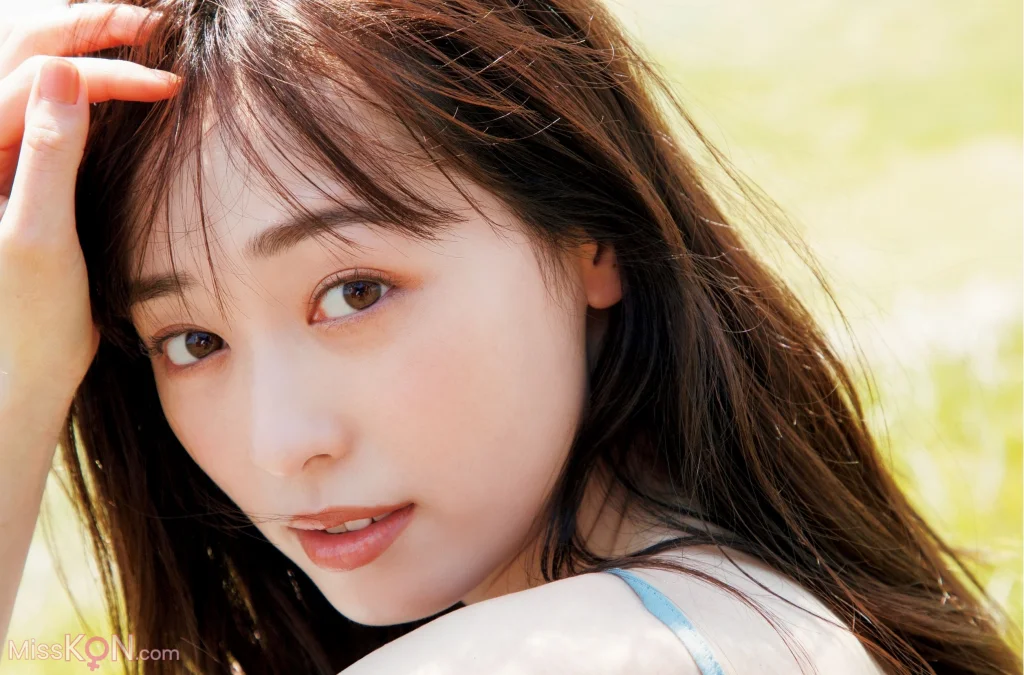 [JP] Haruka Fukuhara (福原遥):【電子版特典画像付き】フォトブック gift (154 photos)