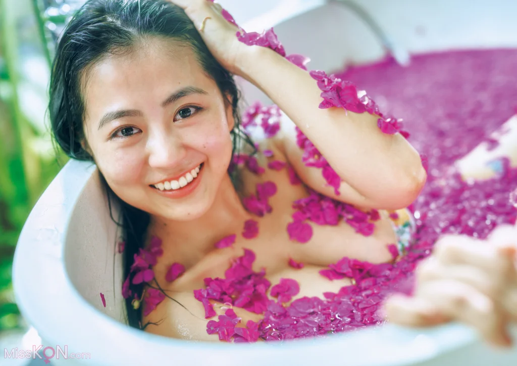 [JP] 福井梨莉華:【電子版だけの特典カット付き】1st写真集 あいの道しるべ (173 photos) – Page 2