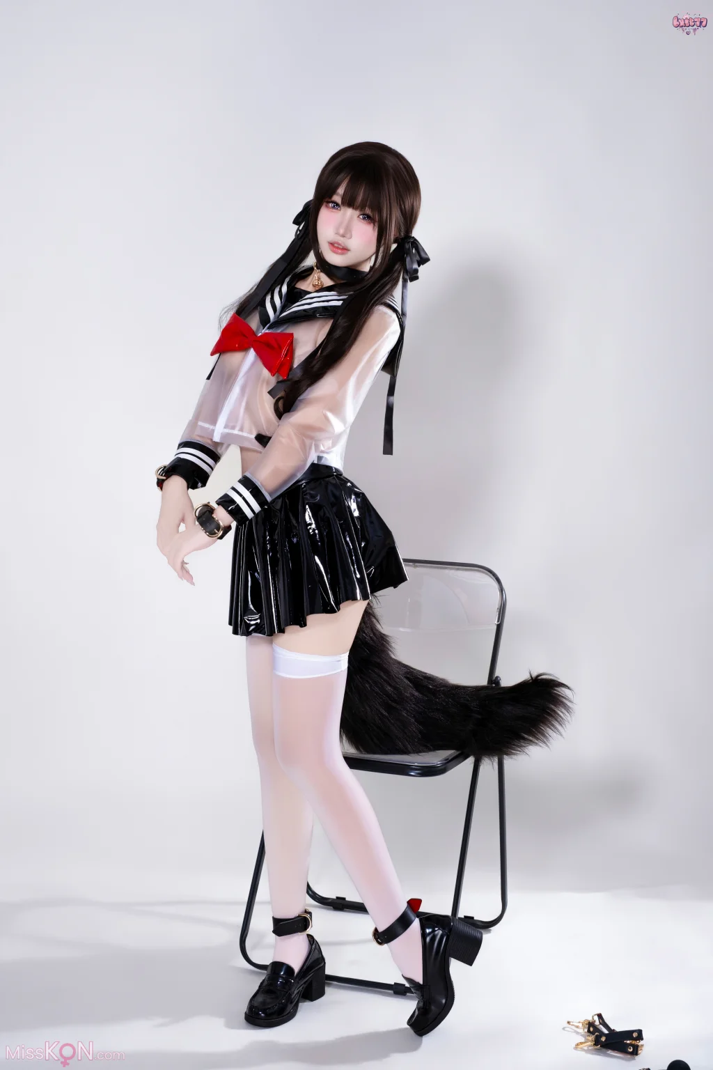 Coser@柒柒要乖哦: 兽尾透明JK (112 photos)