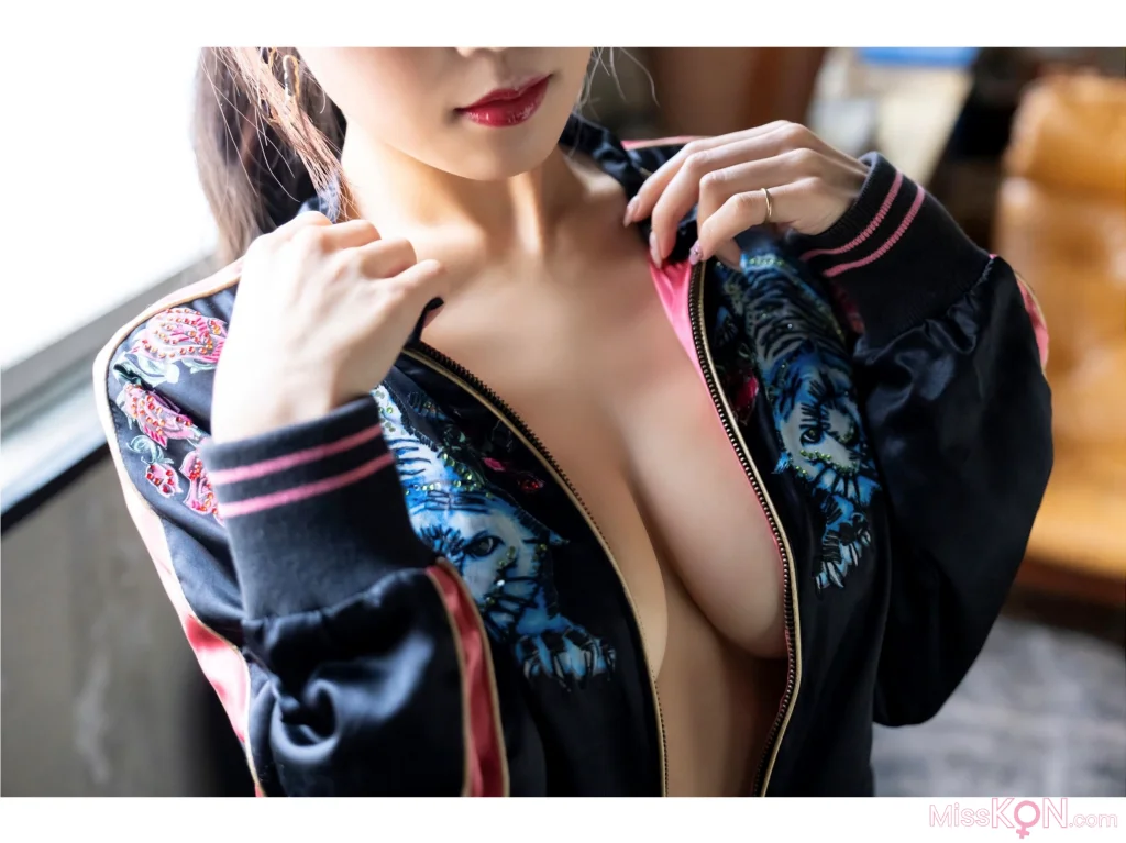 [JP] Haruka: Bizarrely Sexy 猟奇的にセクシーに SPA！デジタル写真集 (30 photos) – Page 2