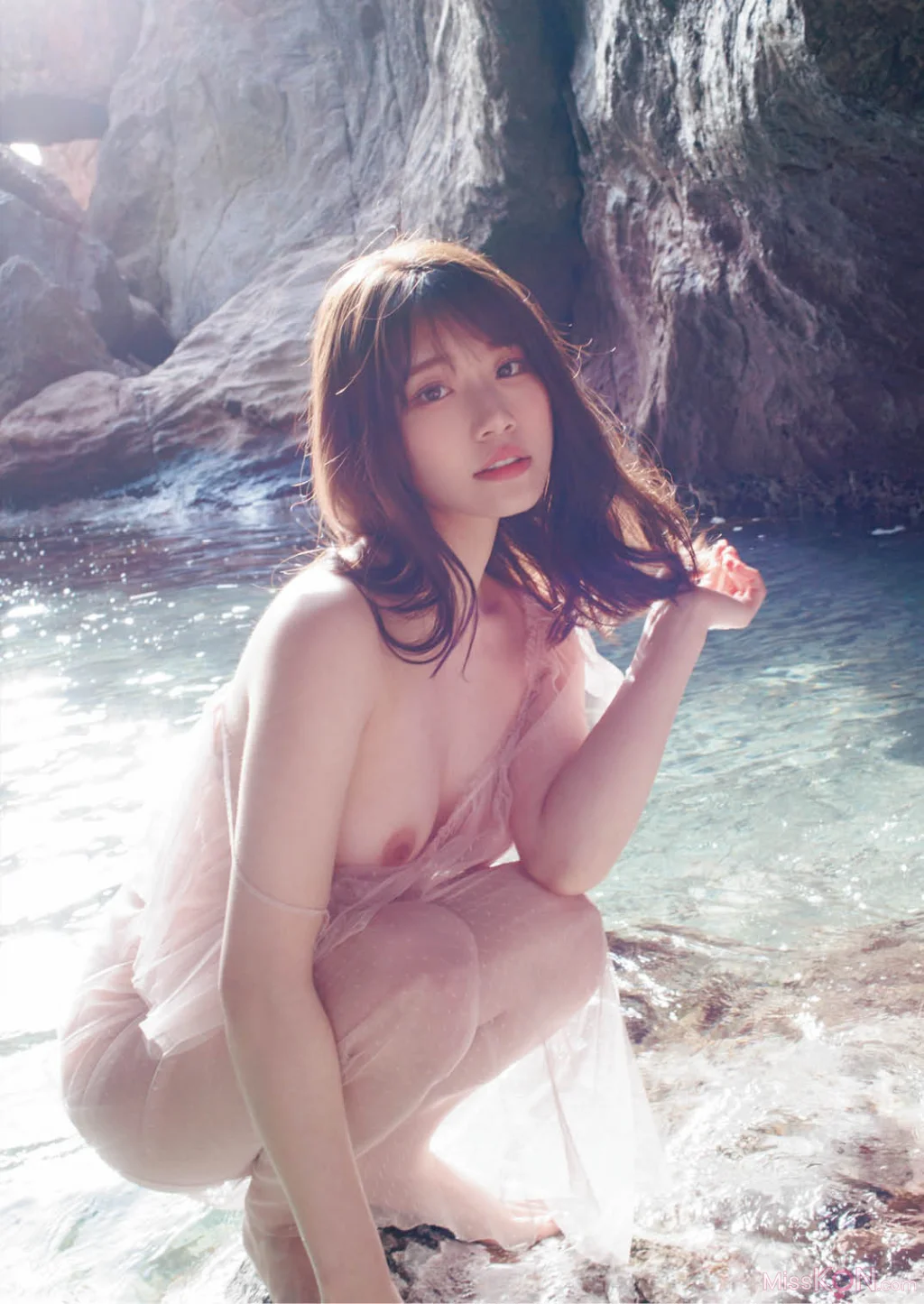 [JP] Saika Kawakita (河北彩伽): 写真集『うたかたの花』増ページ【デジタル特装版】 (148 photos)